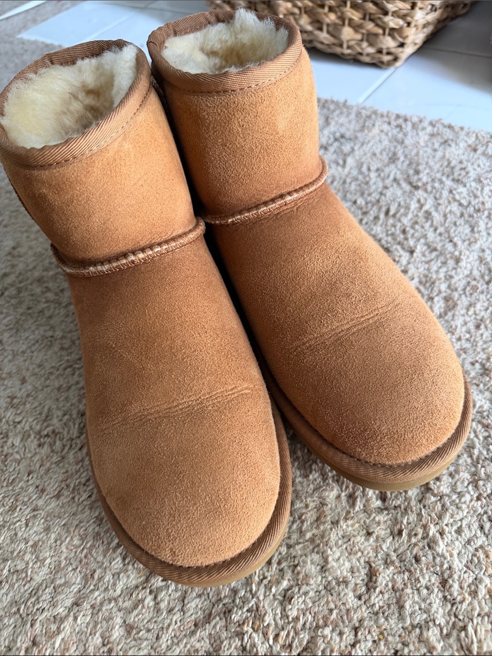 UGG Classic Mini ii Short Shearling Boot in Chestnut 7 - Picture 3 of 8